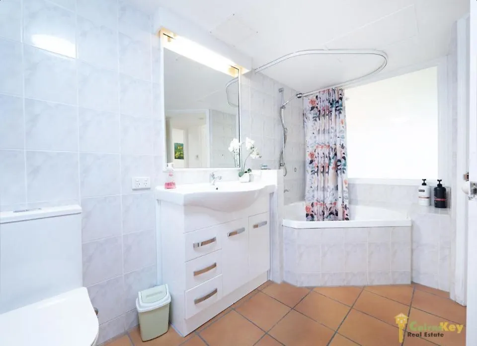 Tropical Apartment Cairns Australia