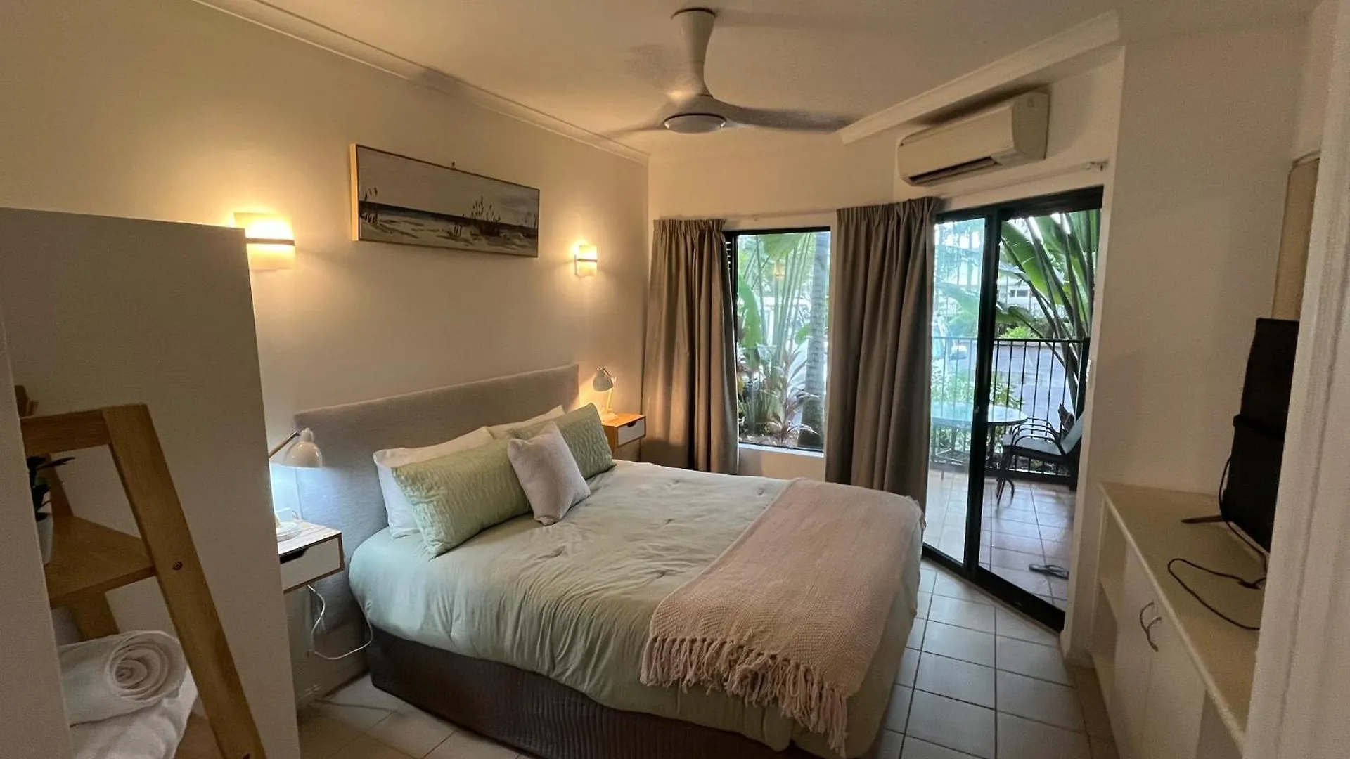 Tropical Apartment Cairns