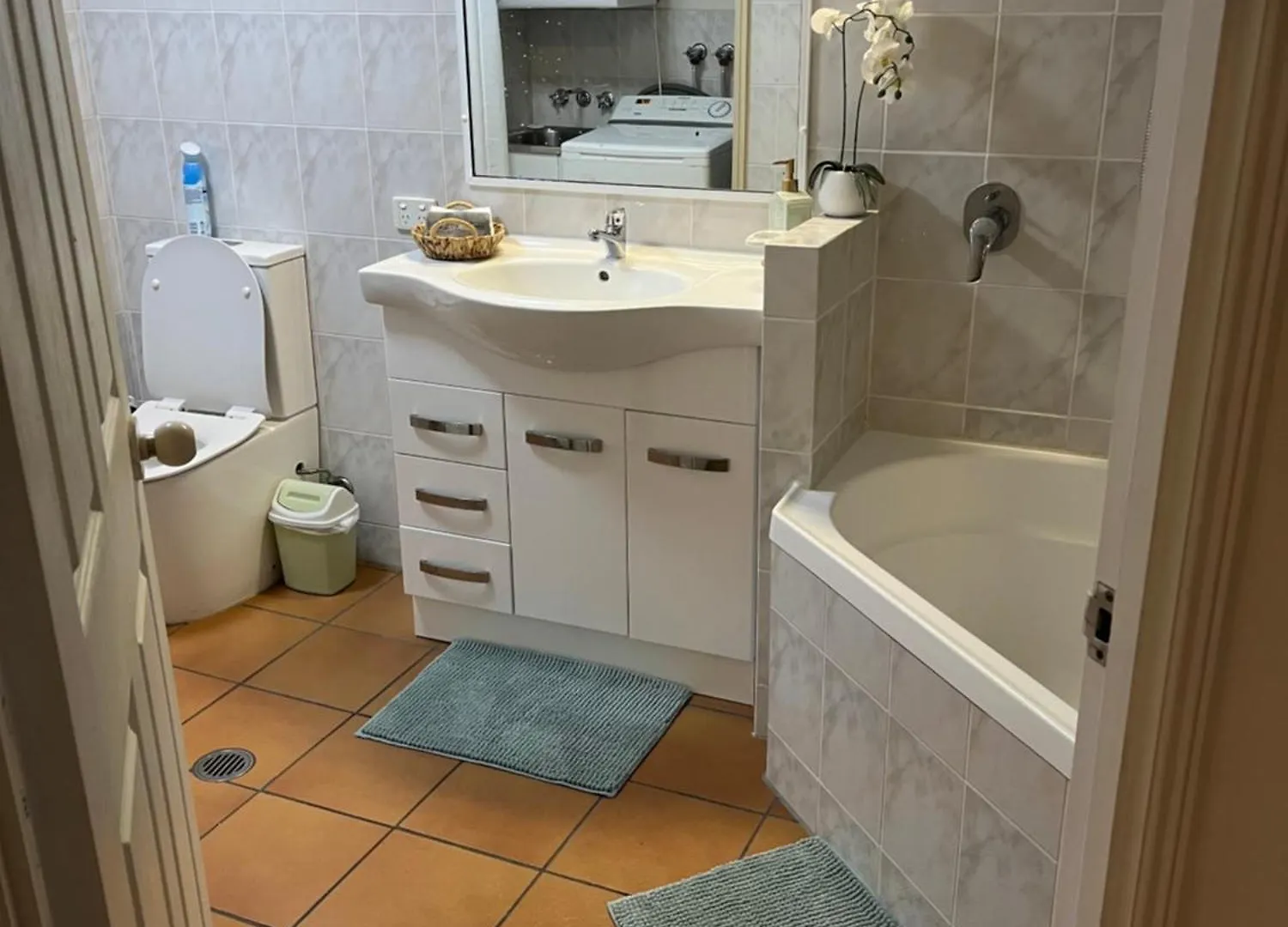 Tropical Apartment Cairns Australia